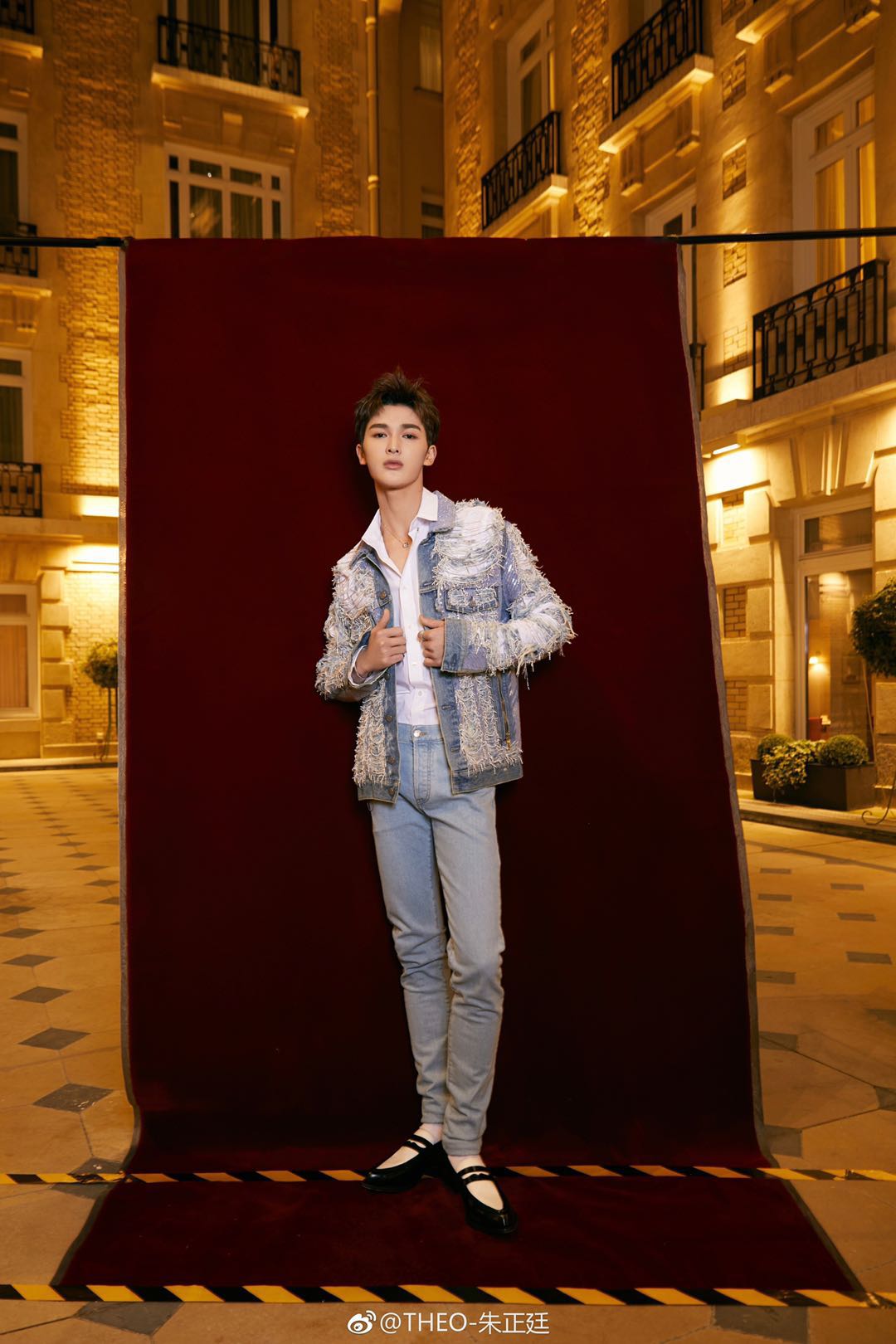 戚薇机场穿黑色连体裤,戚薇西裤红毯造型