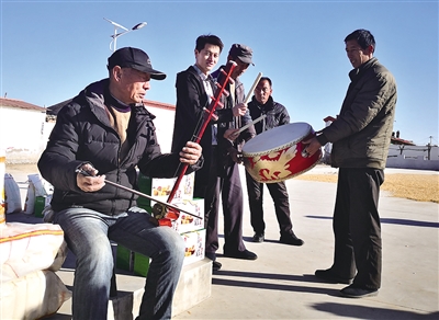 什八台村歌舞队收到新装备