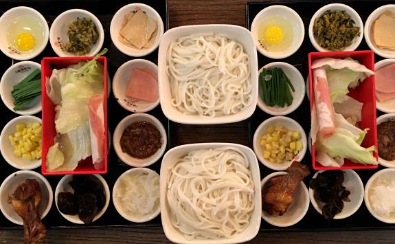 开个云南过桥米线店都需要些什么,创业过桥米线开店方案