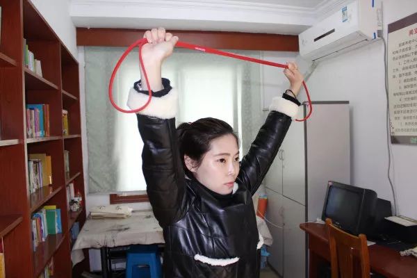 一根橡皮筋也能健身,一根橡皮筋让你的爆发力倍增
