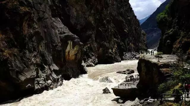 云南旅游全攻略自由行先去哪 (云南旅游自由行省钱攻略)