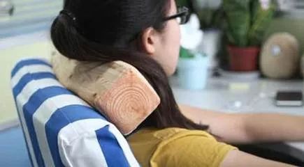 健康知识简单动作治疗落枕,一招修复落枕