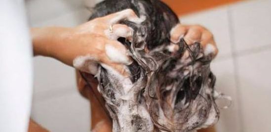 头上头皮屑和剪发虫怎么解决,头皮屑多和肚子里有虫有关系吗