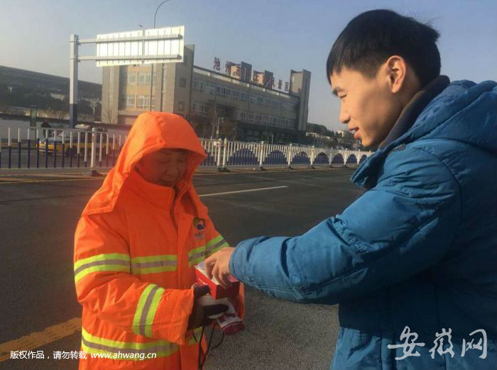 池州传递正能量,送上爱心物资传递温暖关爱