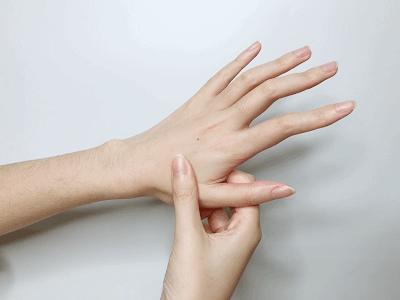 牙痛头痛按手上穴位止痛,手上有个止痛开关按一下