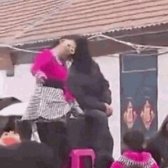 中国时髦大妈天秀姿势全解