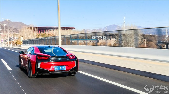 试驾宝马i8视频,宝马i8新款试驾