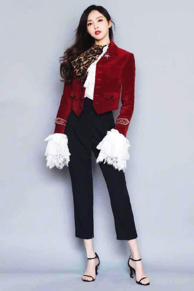 唐嫣粉嫩内搭美出新高度,唐嫣粉色少女