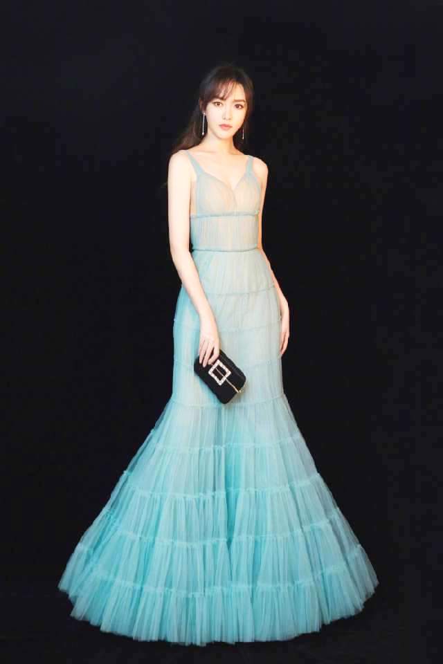 唐嫣粉嫩内搭美出新高度,唐嫣粉色少女