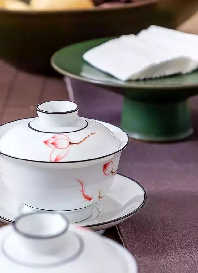 复式中式沙发背景墙,纯中式客厅挑空沙发墙