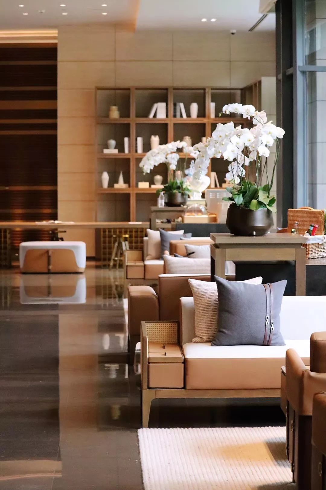 文艺渔村中的海上浮城，希尔顿旗下这家设计感满分的小鲜肉酒店，颜值爆炸！