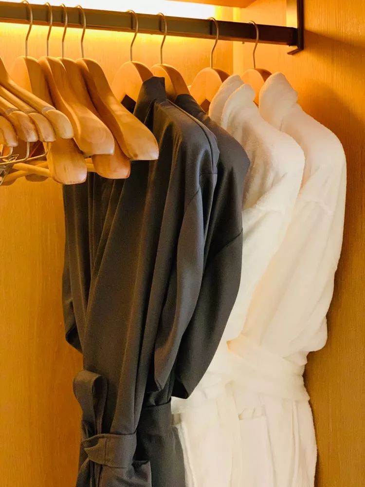 文艺渔村中的海上浮城，希尔顿旗下这家设计感满分的小鲜肉酒店，颜值爆炸！