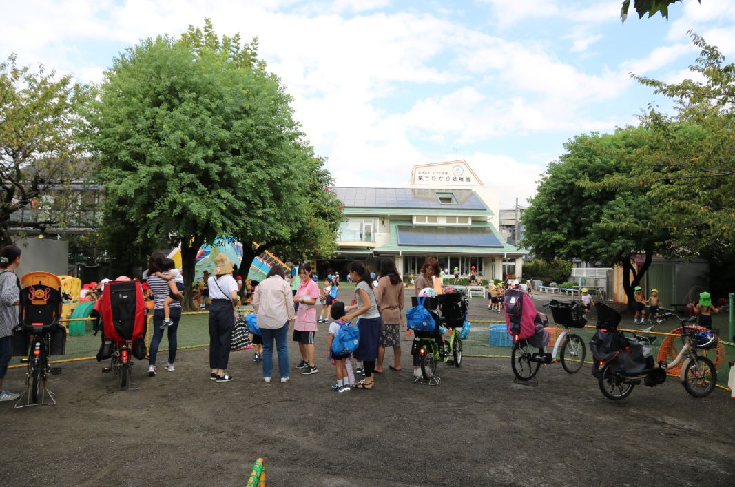 某日本幼儿园不分男女，必须裸着上身上课！家长却挤破头想把孩子送进去……