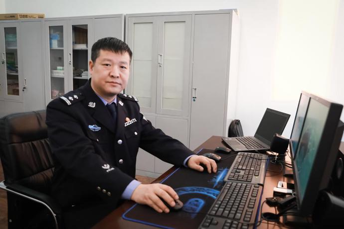 生死关头救自己还是救他人,生死时刻谁放了红军一条生路