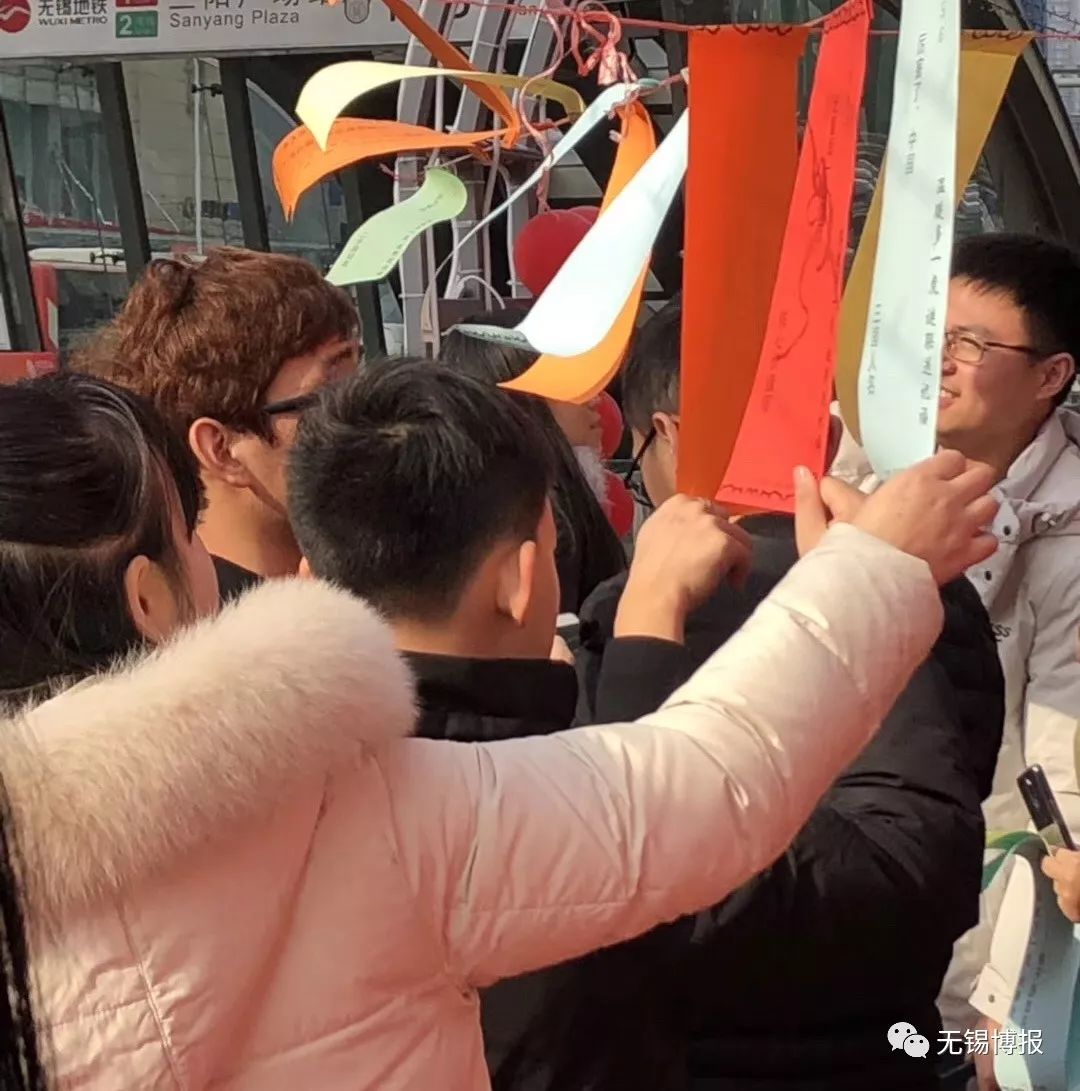 今天，我们在这里派送新年福利