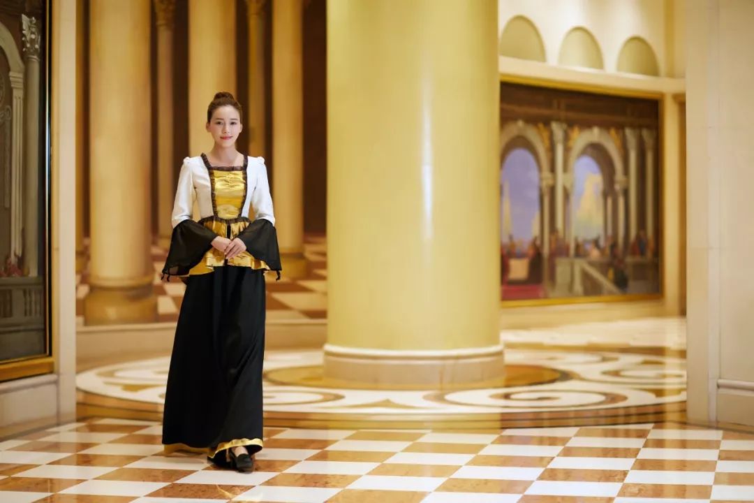 酒店服务员制服吸引顾客,酒店时尚制服