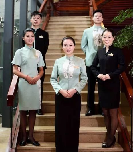 酒店服务员制服吸引顾客,酒店时尚制服