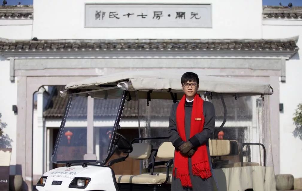 酒店服务员制服吸引顾客,酒店时尚制服