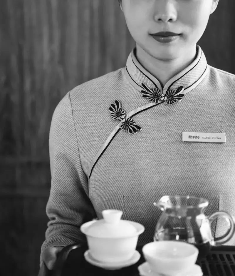 酒店服务员制服吸引顾客,酒店时尚制服