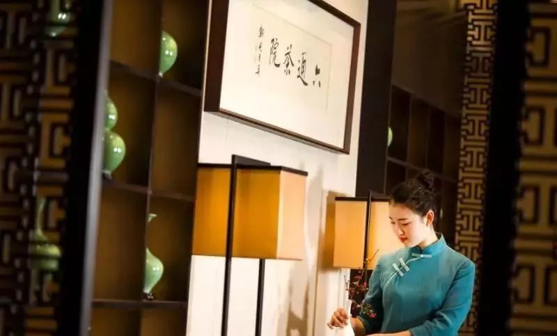 酒店服务员制服吸引顾客,酒店时尚制服