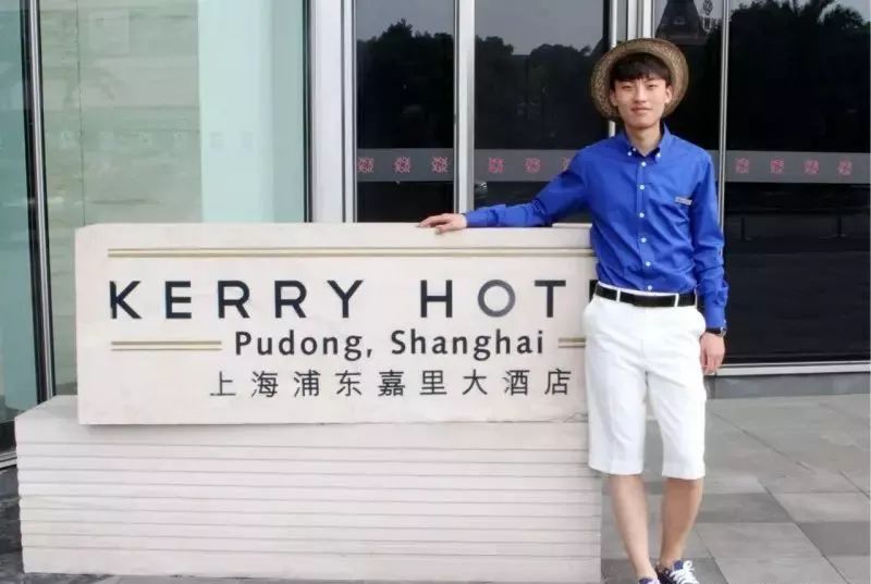 酒店服务员制服吸引顾客,酒店时尚制服