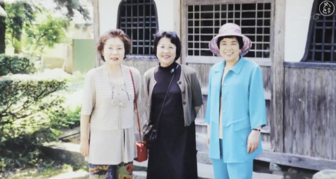 一辈子没结婚，7个单身女人买房同居10年，80岁了还染发、化妆、四处去浪……把老年生活过成了诗