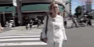 一辈子没结婚，7个单身女人买房同居10年，80岁了还染发、化妆、四处去浪……把老年生活过成了诗