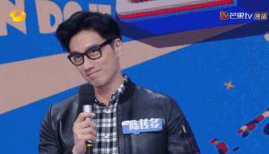 何炅童颜不老图片,44岁的何炅还是童颜脸