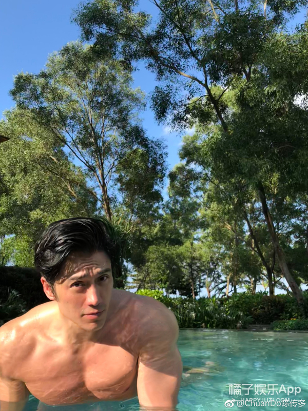 何炅童颜不老图片,44岁的何炅还是童颜脸