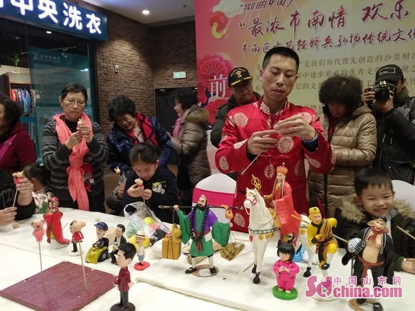 青岛市南区文艺轻骑兵新春文化大集展示20项“非遗”项目