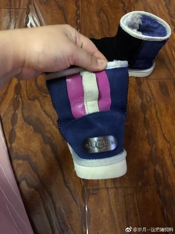 白色雪地靴洗成黑鞋，店家：改色的钱我就不收了！