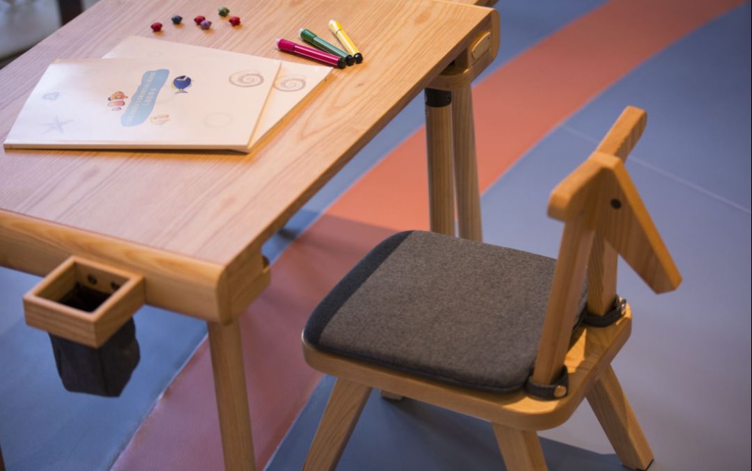 1200㎡透明泳池小红书点赞100w+,这家黄金海岸边的酒店才是海岛季首选