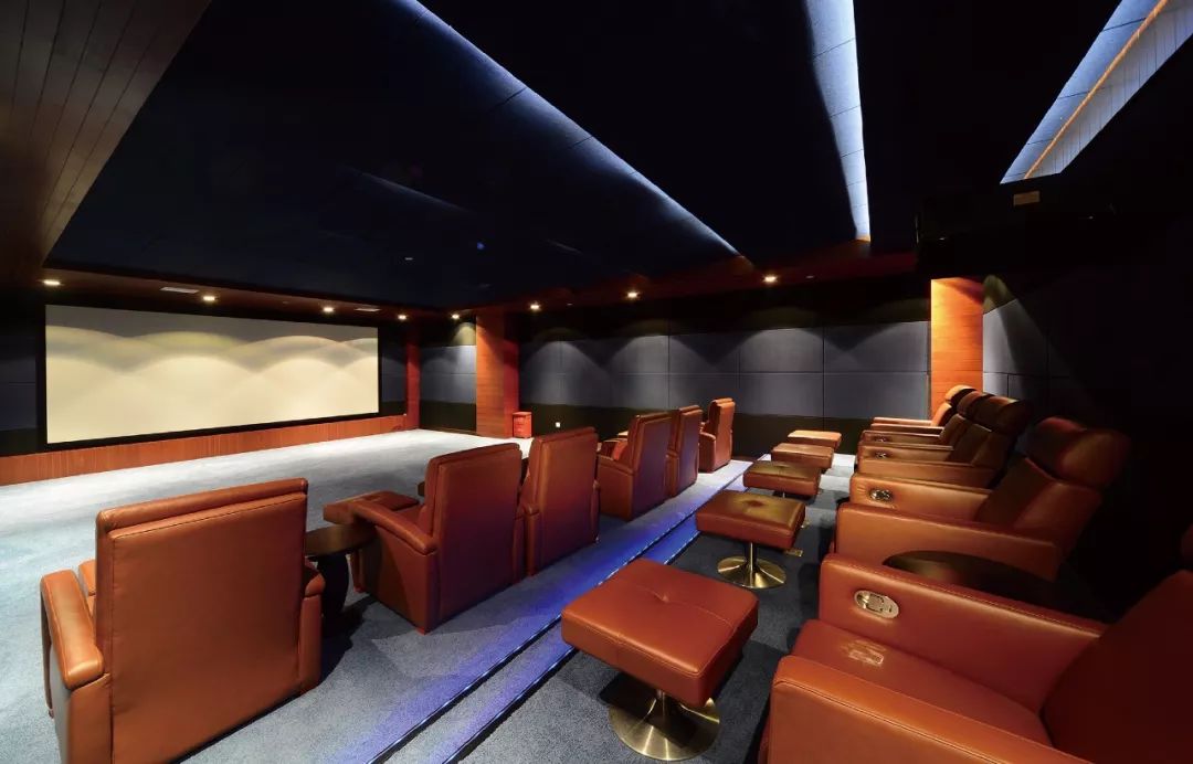 1200㎡透明泳池小红书点赞100w+,这家黄金海岸边的酒店才是海岛季首选