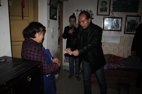 怀化爱心捐助,政府感谢爱心企业慰问贫困户