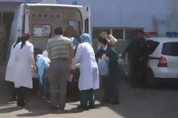 「新世相」高三女生3个月只吃黄瓜！出大事了！妈妈哭死：怎么劝都不听