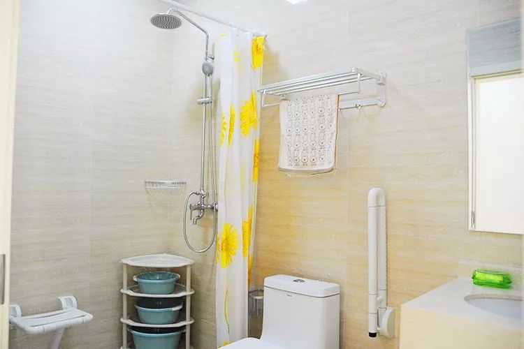 Ⓜ会企传真丨北京福建企业总商会常务副会长詹阳斌企业北京民众护理院一周年庆典暨“护理员培训基地”揭牌仪式在京举行