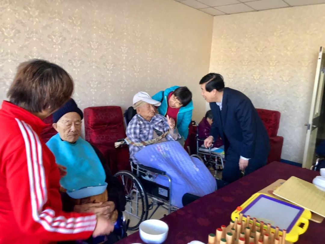 Ⓜ会企传真丨北京福建企业总商会常务副会长詹阳斌企业北京民众护理院一周年庆典暨“护理员培训基地”揭牌仪式在京举行