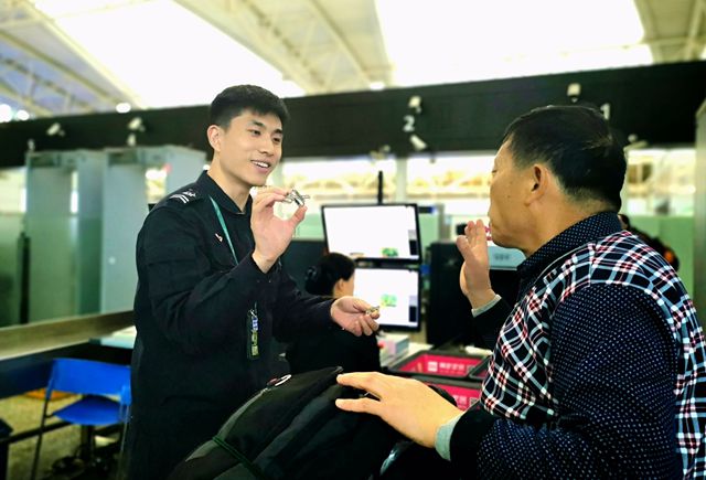 春运坐飞机安全攻略,春运短途坐飞机带的东西