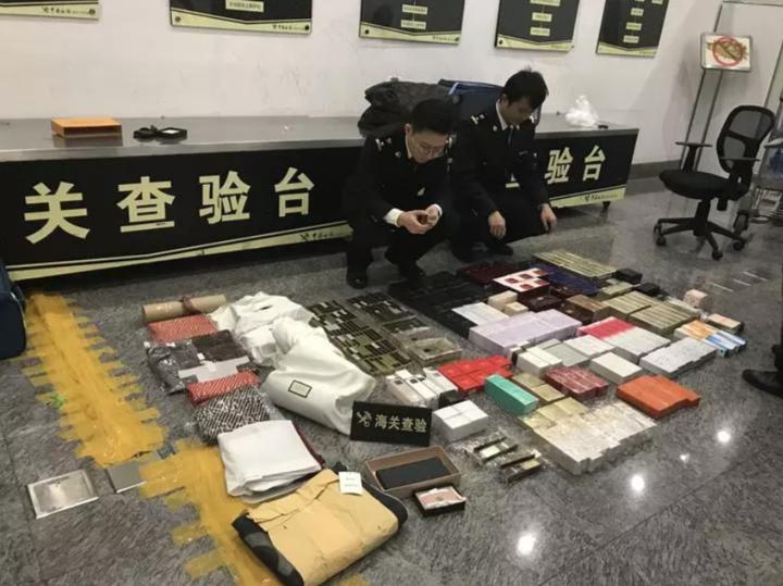 杭州萧山机场小件行李箱,萧山机场携带行李查得严吗