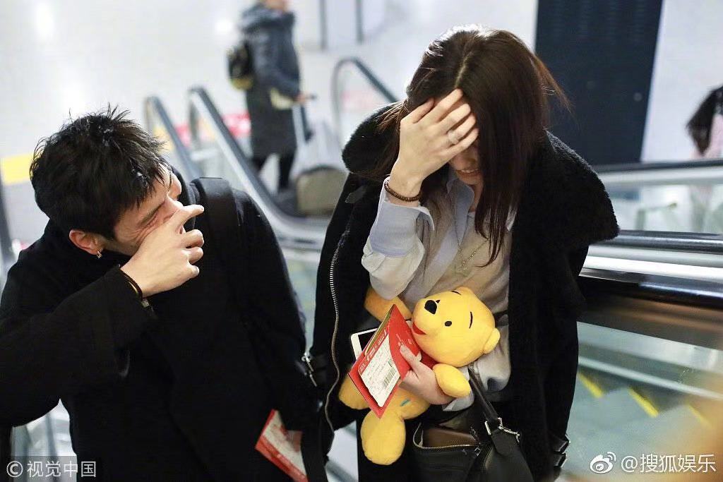 向佐郭碧婷默认恋情后首次同框,向佐郭碧婷情侣项链