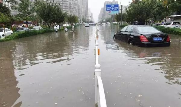 姑娘花400元租奔驰参加同学聚会,姑娘花400租奔驰参加同学聚会