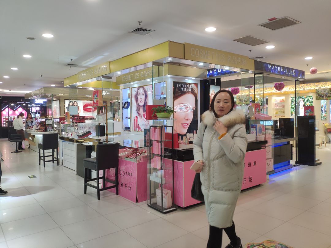 同样是县城购物中心,月销2万和100万的专柜,差距在哪?