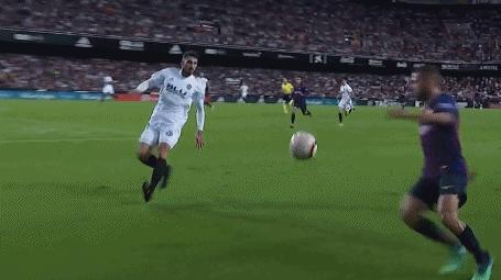 库蒂尼奥再现远射,库蒂尼奥状态不佳沦为替补