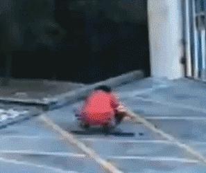 孩子燃放烟花爆竹发生安全事故,13岁男孩燃放鞭炮爆炸