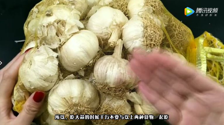 一家三口因这样吃大蒜丧命,一家吃大蒜丧命是真的吗