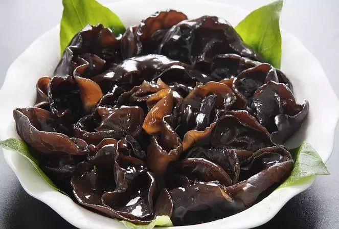 一家三口因这样吃大蒜丧命,一家吃大蒜丧命是真的吗