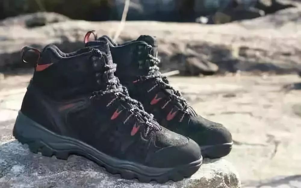 鞋子臭脚怎么办教你一招永不臭,穿小白鞋脚臭怎么办教你除臭方法