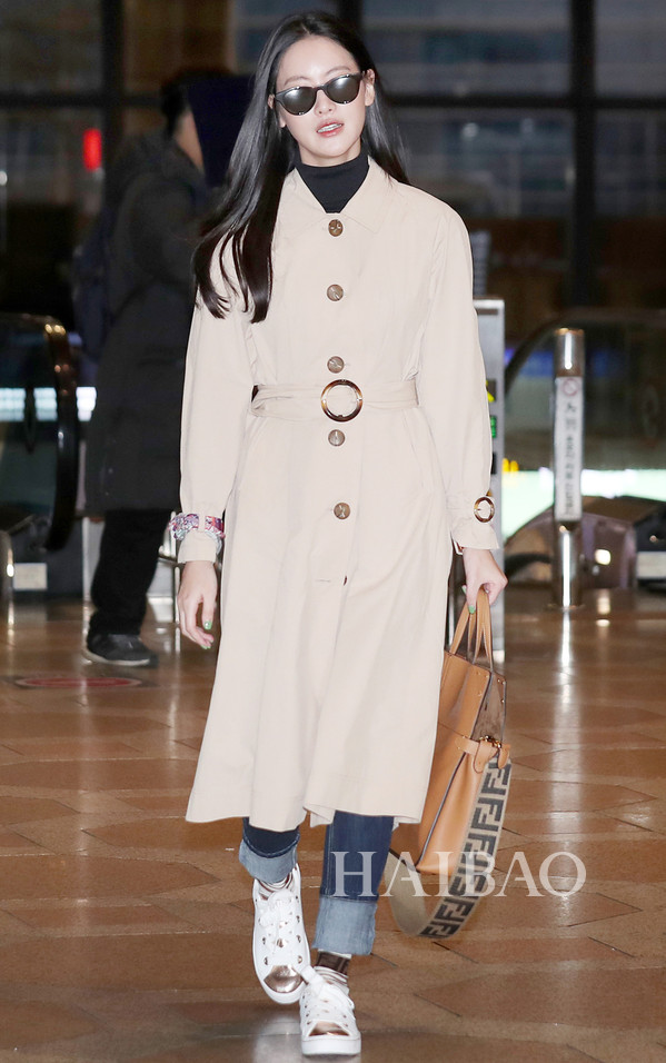 风衣正确穿搭,一件风衣怎么搭出3种不同风格