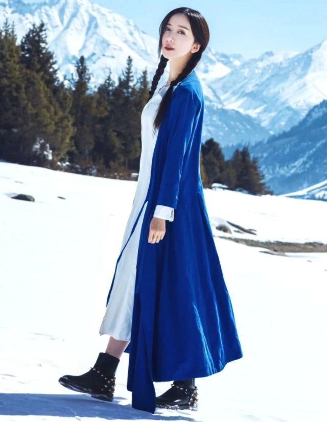 御姐“胡一菲”，穿一袭棉麻长裙变身文艺女神，美得令人窒息！