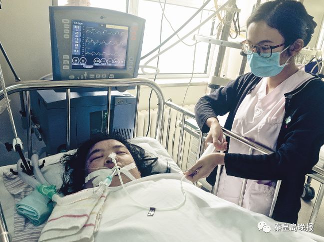 泪！六旬老人寒冬桥头揽活儿，为重症女儿攒手术费